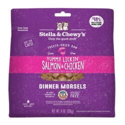 Pedaços crus Grão-Livres liofilizados do jantar para gatos Salmões e galinha saborosos de Lickin - 8 oz. Stella & Chewy's