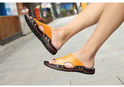 Chinelo de Couro Ortopédico Com Sola Antiderrapante - Imagem 10