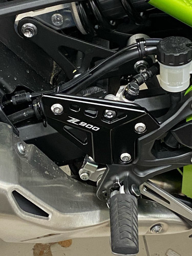 Montaje Del Reposapiés Proteção Del Talón Kawasaki Z900 - Imagem 2
