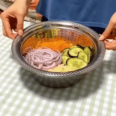 Conjunto de 3 Utensílios de Cozinha - Ralador/Fatiador, Escorredor e Bacia